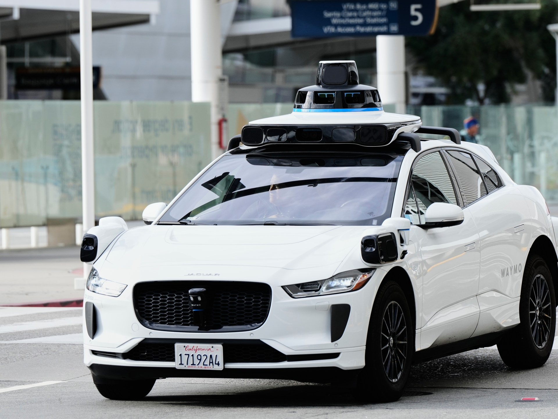 US Probe Opens After Waymo Self-Driving Car Hits Child Near School