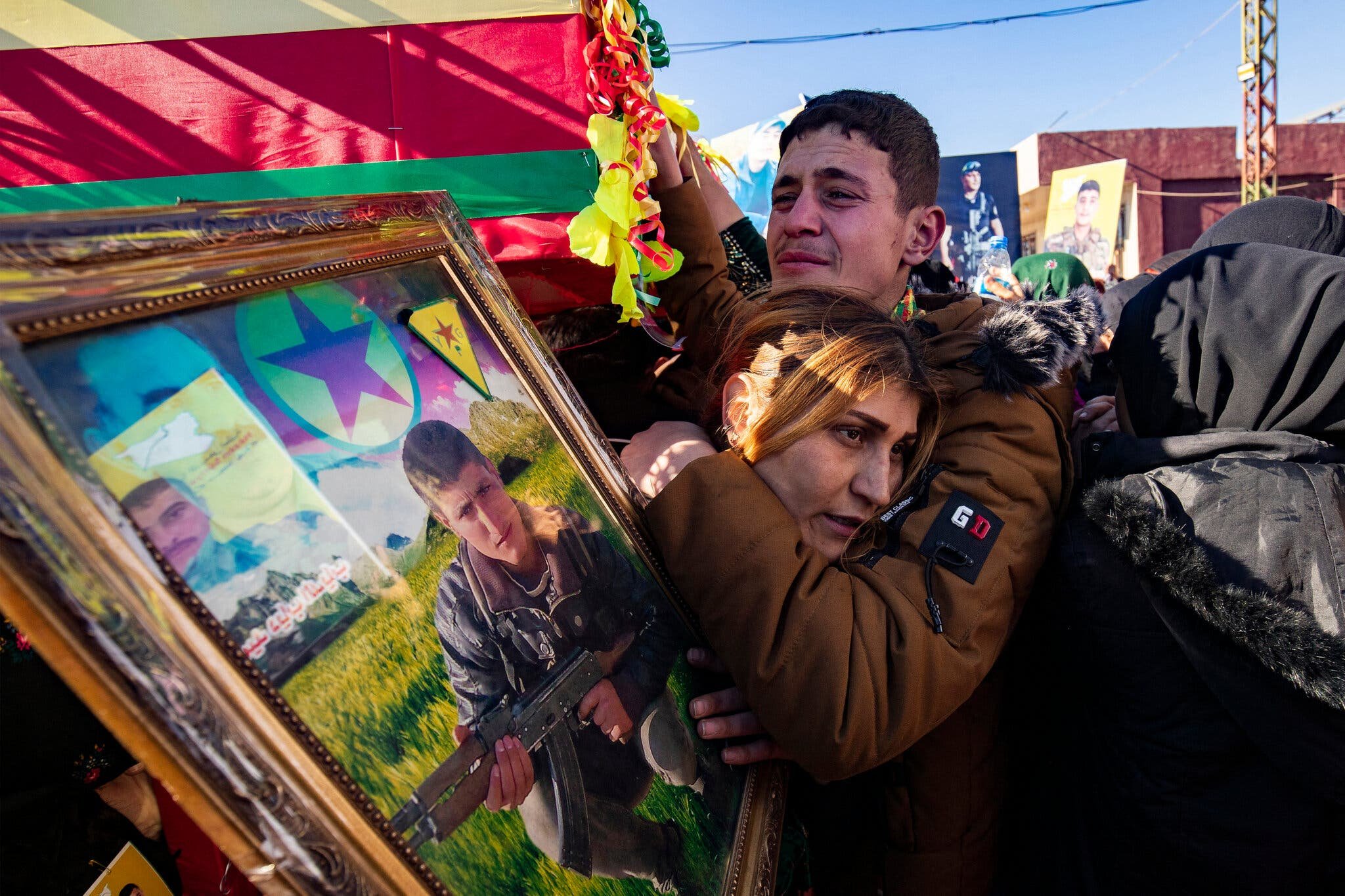 Syrian government reaches deal with Kurdish forces - BBC